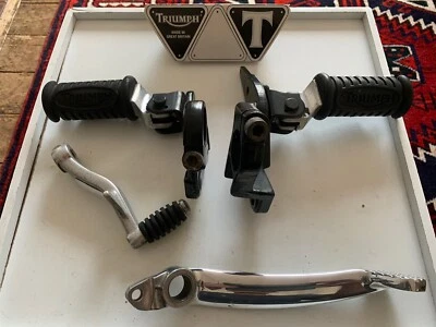 TRIUMPH BONNEVILLE T100 SE CARB/EFI REPOSAPIÉS/MONTAJES/PALANCA DE CAMBIOS/PEDAL DE FRENO Foto 1 de 4