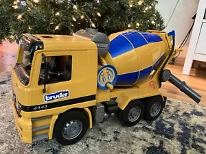 Miscelatore cemento giallo Bruder Mercedes - Foto 1 di 6