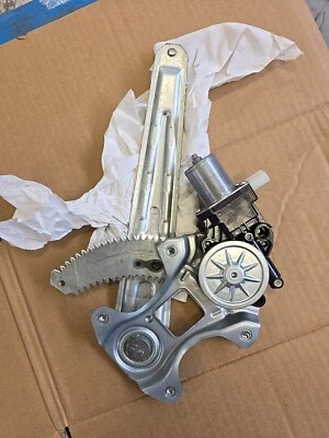 2017-2021 SUBARU IMPREZA REAR RIGHT SIDE DOOR WINDOW REGULATOR W/ MOTOR OEM - Image 1 of 4