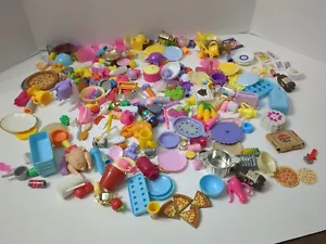 Enorme lotto accessori cucina piatti cibo Barbie vintage pizza capanna coca cola crunch - Foto 1 di 7