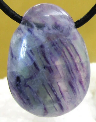 REGENBOGEN  FLUORIT Edelstein  Anhänger  TROMMELSTEIN  gebohrt    Nr.127 - Bild 1 von 2