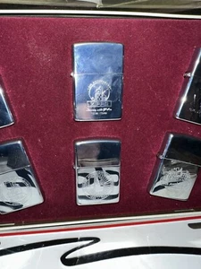 Zippo Feuerzeuge Anniversary Series 1932-1992 Collectors' Edition incl. Pins - Bild 1 von 3