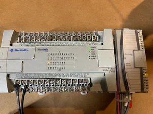Micrologix 1200 L40BXBR with 1762-OW16 Relay output (on power) - Picture 1 of 4