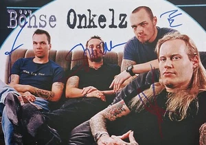 Böhse Onkelz, In Person Signierte Bild aus stabiler Pappe (Maß: 19×27,5) - Bild 1 von 1