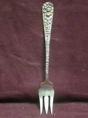 Stieff Sterling STIEFF ROSE OLIVE PICKLE FORK  6"  29 grams No Mono - Image 1 of 4