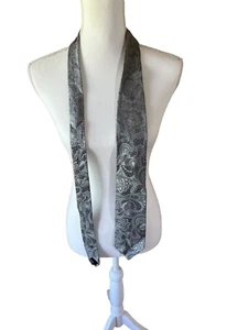 GEOFFREY BEENE MEN'S SILVER GRAY PAISLEY 100% SILK NECKTIE TIE - Picture 1 of 2