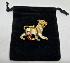 JOAN RIVERS Enamel Lion Pin Brooch Gold Tone Crystal Rhinestones Foo Dog Vintage - Picture 1 of 12