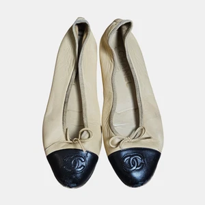 Chanel Leder CC Cap Toe Ballerinas 5 zweifarbig beige schwarz klassisch Luxus - Bild 1 von 10