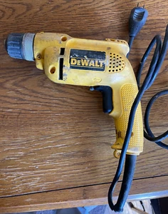 Taladro DeWalt 3/8 VSR con cable modelo D21008 - Imagen 1 de 4