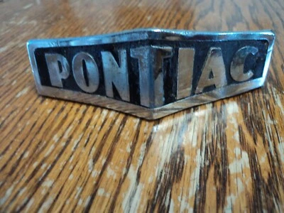 37 38 1939 37 38 39 40 41 Pontiac Touring Sedan Coupe emblema capô conversível - Imagem 1 de 4