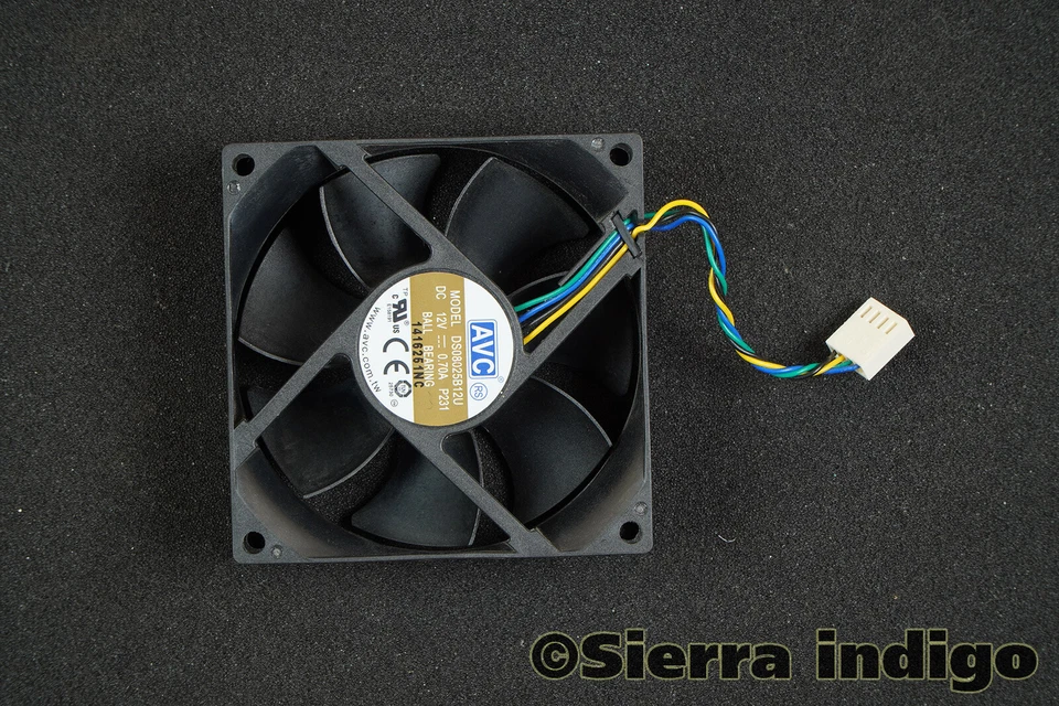 Fujistu V26815-B116-V101 CP515268-01 Esprimo D556 Fan AVC DS08025B12U - Bild 1 von 1