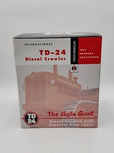 International Harvester TD-24 Diesel Crawler With Superior Pipe Layer 1:25 - Picture 1 of 24