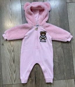 Baby Moschino Girl Pink Fleece Hooded Baby Grow Outfit Toy Teddy Logo 3-6 Months - Picture 1 of 12