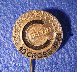 04 370 Pin 10. Cross 1973 Berlin - Picture 1 of 2