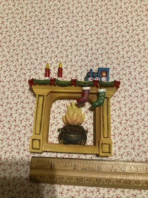 Chimenea de resina para casa de muñecas - Todo "cubierto" para Navidad Foto 1 de 4