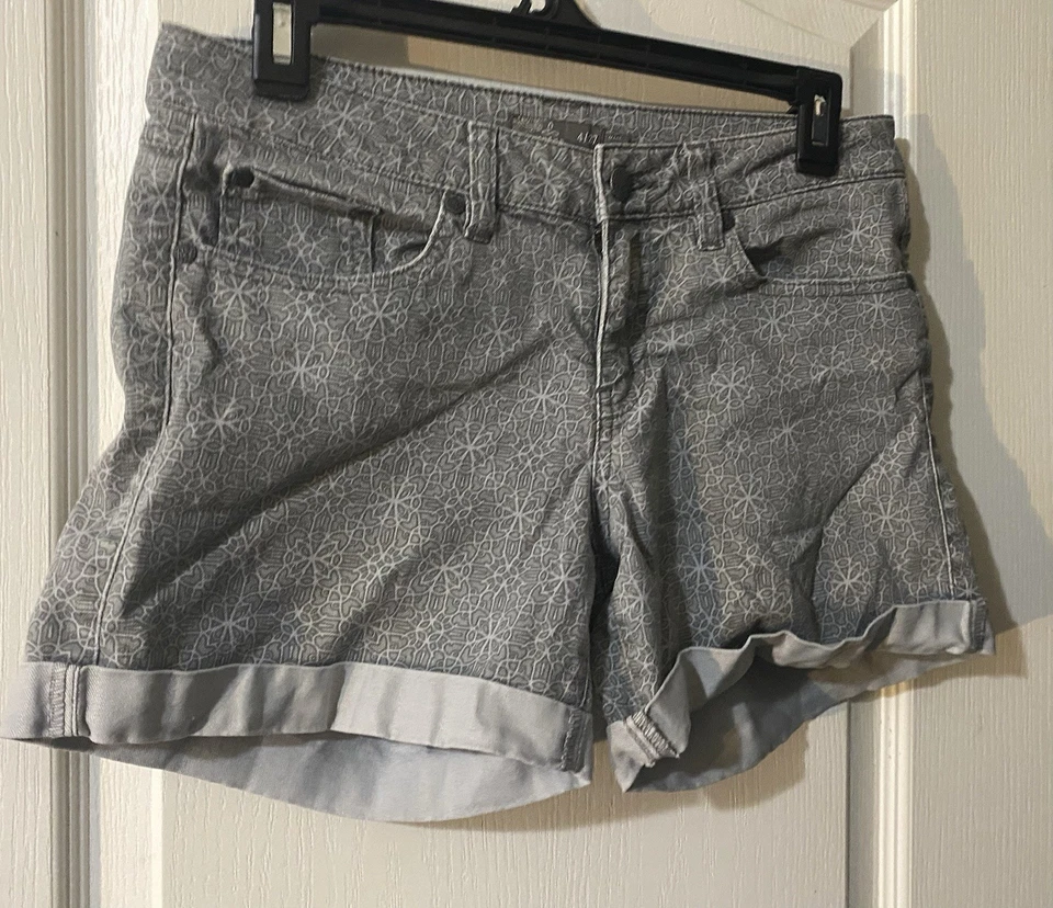 Pantalones cortos para mujer prAna con puños estampado geométrico gris 4/27 Foto 1 de 4