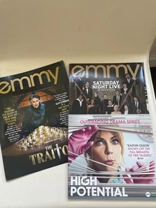 EMMY MAGAZINE 2025 NUMERO #1 SABATO SERA LIVE SNL 50 ANNI DI DIVERTIMENTO NUOVO - Foto 1 di 5