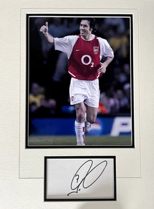 ROBERT PIRES - ARSENAL & FRANCE LEGEND - SUPERB SIGNED PHOTO DISPLAY - Picture 1 of 1