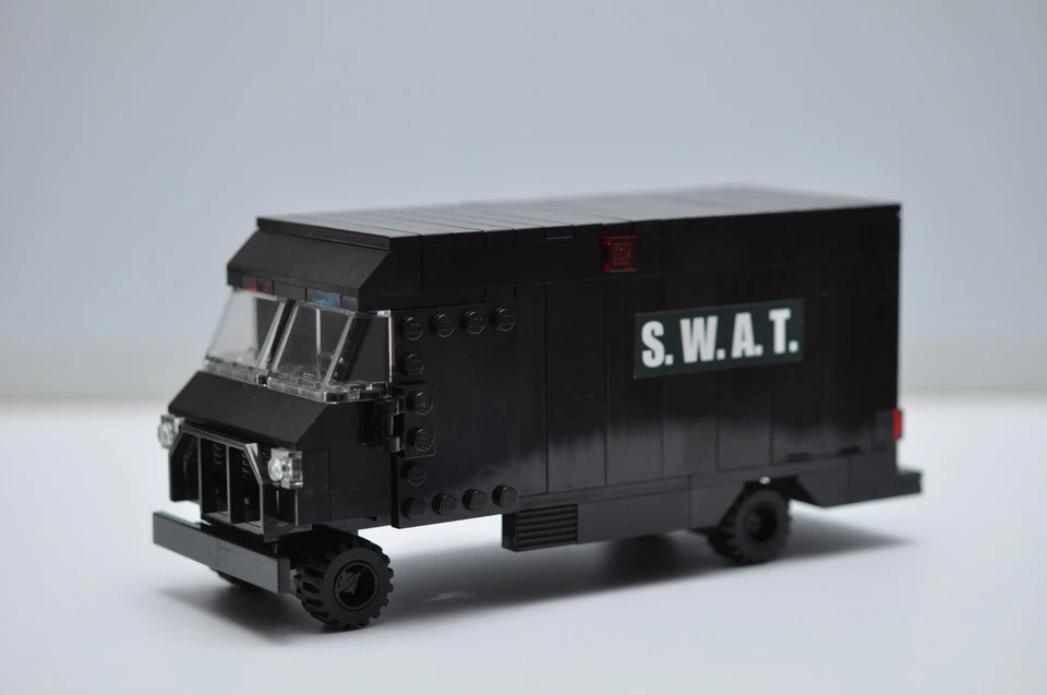 Camión SWAT Negro Policía Modelo Personalizado Compatible y Construido con Ladrillos LEGO® Foto 1 de 2