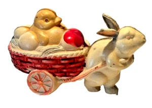 Vintage Ostern Zelluloid Hase zieht ein Küken im Korb Wagen mit Eiern Rassel - Bild 1 von 11
