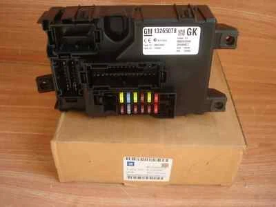 Caja de fusibles IDENTIFY GK para Opel Vauxhall Corsa D 13265078 OEM Foto 1 de 4