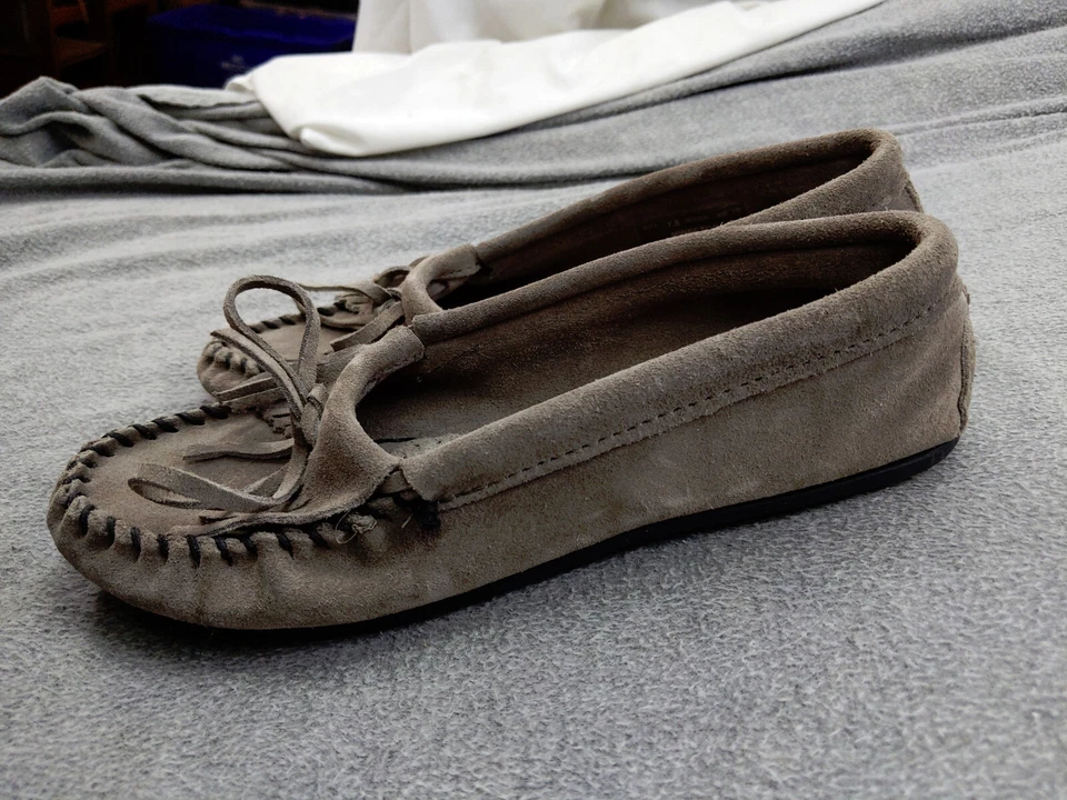 Minnetonka Suede Kilty Slipper womens 7.5 Grey Moccasin Hardsole - Image 1 of 4