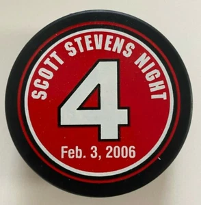Scott Stevens Trikot Ruhestand Night Puck NJ Devils 2.3.06 #4 Banner - Bild 1 von 12