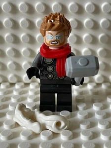 LEGO MARVEL AVENGERS 76196 Thor Minifigure with Red Scarf & Mjölnir hammer NEW - Picture 1 of 2