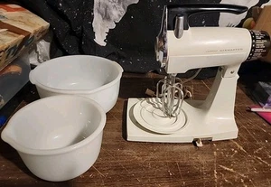 Sunbeam Mixmaster Mixer White 2 White Glass Original Bowls Works Read - Picture 1 of 19