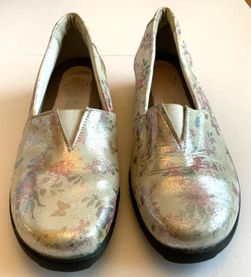 Fly Flot Suave Damas Blanco Plata Floral Zapatos Talla 7.5 Planos Sin Cordones Calidad Foto 1 de 4