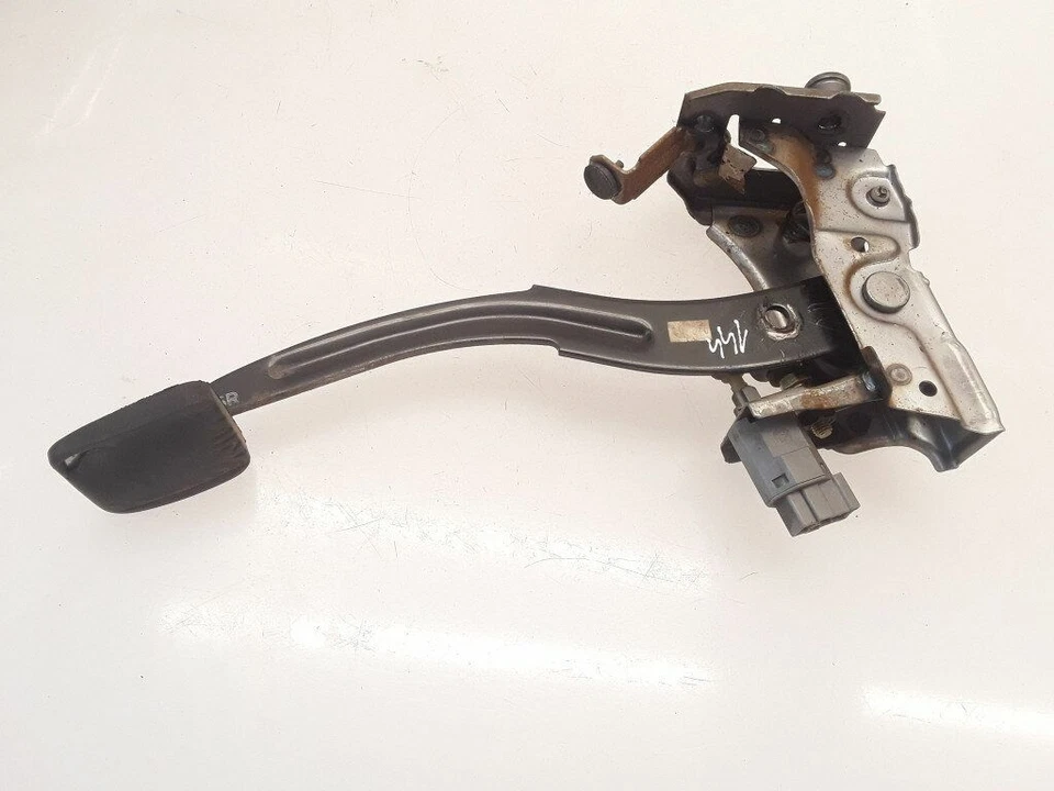 Pedal de freno gasolina Mazda 626 sedán 1999 LHD 1.8i 74kw GA2C664 Foto 1 de 4
