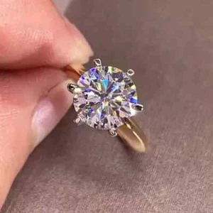Anello di Fidanzamento 3 Ct Taglio Tondo VVS1 Moissanite Solitario Oro Giallo Massiccio 10k - Foto 1 di 8