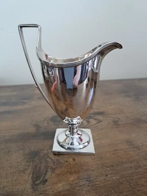 Jorge III Excelente Casco Forma Jarra Crema Forma Lisa, Base Cuadrada, 1796 Foto 1 de 4