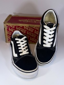 vans branco com a listra preta