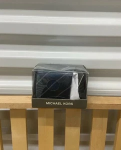 Cravatta uomo Michael Kors e taschino quadrato set regalo - elegante cravatta a quadri blu navy - Foto 1 di 4