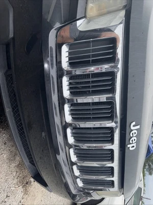 Jeep Grand Cherokee 2011 a 2013 parrilla superior delantera mercado de accesorios u6355 DG Foto 1 de 3