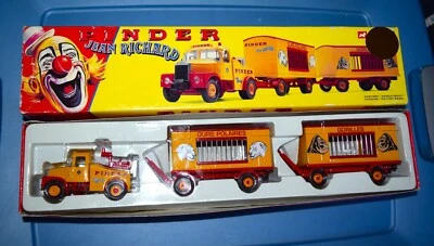 Vtg. Corgi-PINDERS CIRCUS-1997 SCAMMEL HIGHWAYMAN WITH TWO CAGE TRAILERS - Image 1 of 4