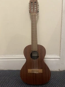 Baton Rouge V2-T8 sun 8-stringed Ukulele - Picture 1 of 3