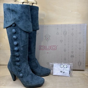 DUOBoots kniehoch Damengröße 4 grün Wildleder Absatz Reißverschluss Knopfdetail Stiefel - Bild 1 von 19