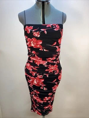 Vestido B Darlin Macy’s Hasta la Rodilla Floral Sin Tirantes Negro Talla Grande Precio de venta sugerido por el fabricante 59 USD Foto 1 de 4