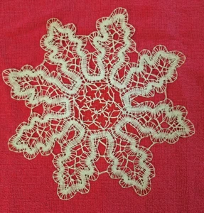 Tapete de encaje vintage tatuado a mano marfil hecho a mano estrella de 8 puntos estilo victoriano - Imagen 1 de 2