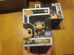 FUNKO POP LORD OF THE RINGS FRODO WITH THE RING 1389 SDCC SUMMER CONVENTION 2023 - Picture 1 of 7
