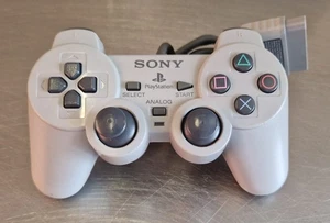 Controller Pad Playstation 1 Colore Grigio Gommini usurati joystick Usato - Foto 1 di 1