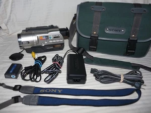 Sony PAL CCD-TR748E PAL HI8 8mm Video8 Camcorder VCR Player Video Transfer - Picture 1 of 5