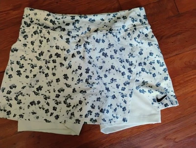 Falda corta de tenis estampada Dri-FIT talla pequeña para mujer Nike Court - nueva con etiquetas precio de venta sugerido por el fabricante $55 Foto 1 de 4