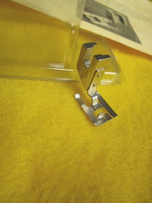 Máquinas de coser Singer de caña baja PIE DE PROPÓSITO ESPECIAL 161612 pesas plumas Foto 1 de 3