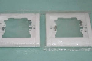 LOT DE 2 PLAQUES LEGRAND SAGANE OPALIS  850 00 ou 85000 - Imagen 1 de 1