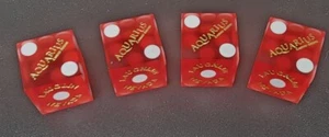 Juego de 4 dados de dados Acuario casino Laughlin Nevada números de serie mixtos rojos - Imagen 1 de 3