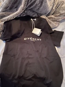 100% Authentic Givenchy Oversized T- Shirt - Picture 1 of 3