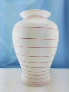 Jarrón floral de colección 13" de alto Cambridge rosa remolino sobre vidrio soplado a mano blanco WT - Imagen 1 de 8